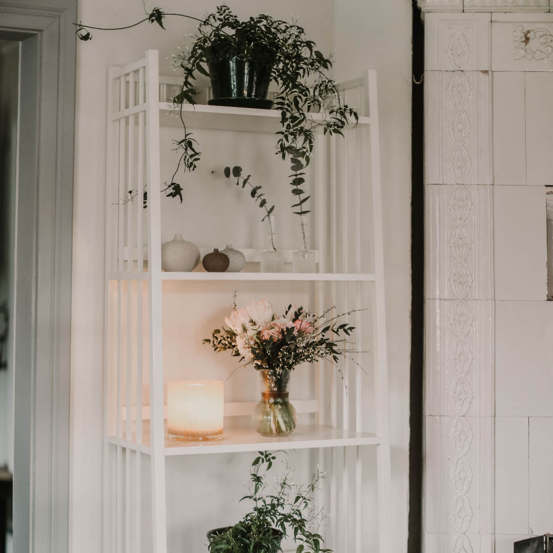 Sekelskifteshylla Märta hög