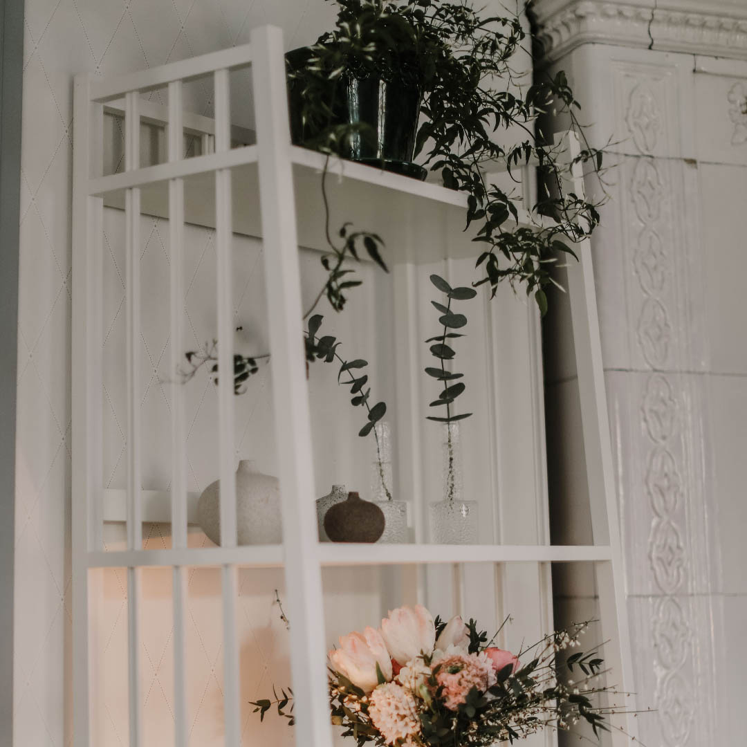 Sekelskifteshylla Märta hög