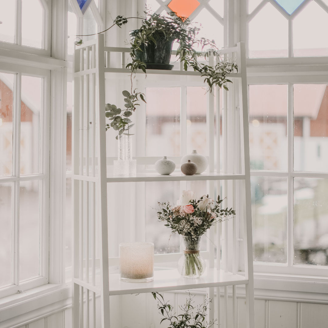 Sekelskifteshylla Märta hög