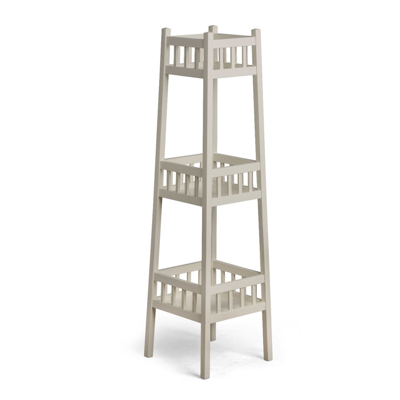 Piedestal Karin i pärlgrå färg med klassiska jugenddetaljer 