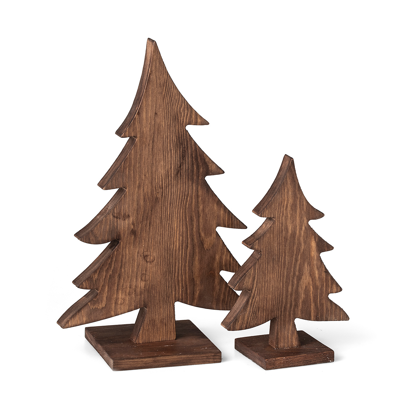 Två brunbetsade julgranar i olika storlekar – tidlös dekoration i trä 